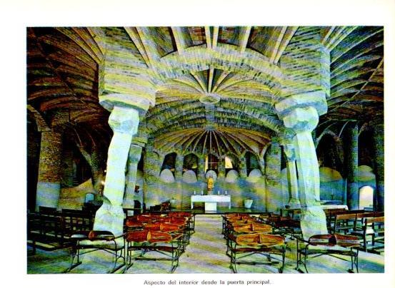 LAMINA V28103: Iglesia de la Colonia Guell. Interior
