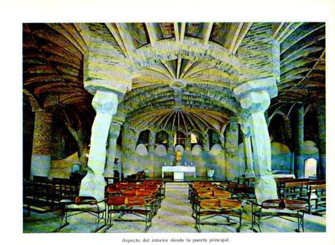 LAMINA V28103: Iglesia de la Colonia Guell. Interior