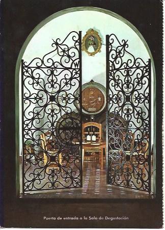 POSTAL A1714: Puerta de la Sala de Degustacion de Williams Humbert en Jerez