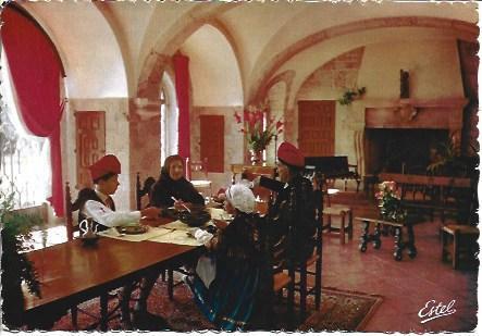 POSTAL A1560: Familia en Perpignan
