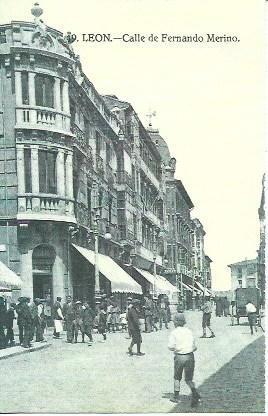 POSTAL A2328: Leon. Calle de Fernando Merino