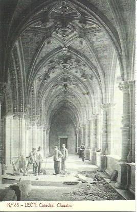 POSTAL A2313: Claustro de la Catedral de Leon