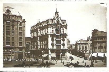 POSTAL A2294: Plaza de la Libertad de Leon