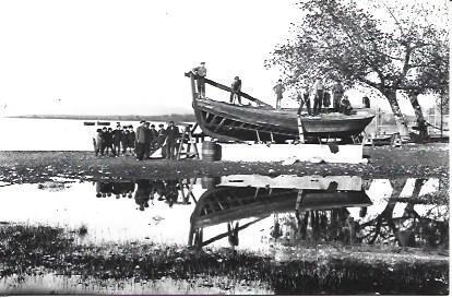 POSTAL A1888: Arreglando una barca