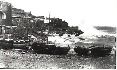 POSTAL A1895: Oleaje en puerto de pescadores