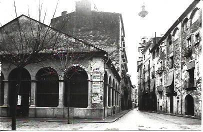 POSTAL A1910: Calle y edificio de las Pescaderas Viejas de Girona