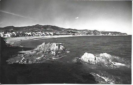 POSTAL A2030: Playa con peñascos