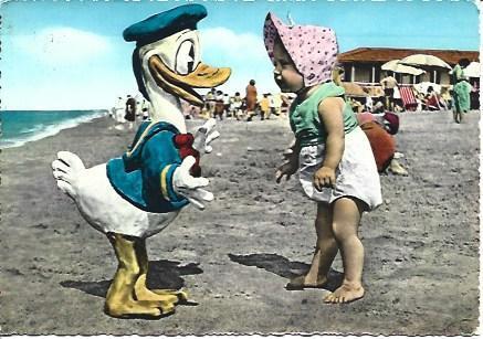 POSTAL A2083: El Pato Donald con un bebe