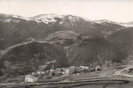 POSTAL PV01106: Vista general de Planolas, Gerona