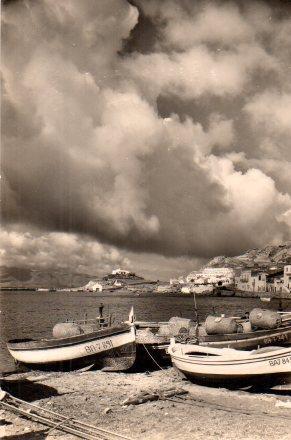 POSTAL PV00987: Barcas y nubes en Port de la Selva 