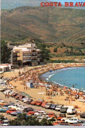 POSTAL PV00970: Coches y bañistas en la playa de Llansa
