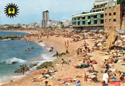 POSTAL PV00572: Playa llena de bañistas en Lloret de Mar