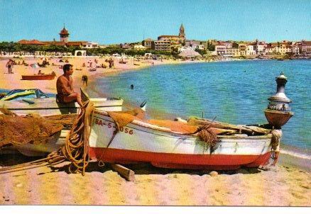POSTAL PV00851: Hombre sentado en barca en la playa de Palamos