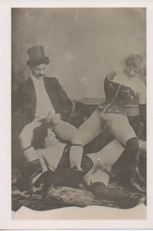 Postal E07141:  Las Mas Bellas Tarjetas Eróticas Siglo XIX y XX (25)