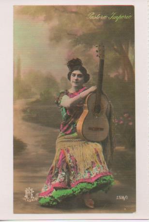 Postal E07035:  Las Mas Bellas Tarjetas Postales Siglo XIX y XX. Artistas. Pastora    imperio (3)