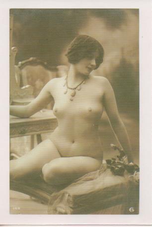 Postal E07079:  Las Mas Bellas Tarjetas Postales Siglo XIX y XX. Desnudos Elegantes (11)