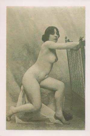 Postal E07075:  Las Mas Bellas Tarjetas Postales Siglo XIX y XX. Desnudos Elegantes (7)