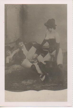 Postal E07157:  Las Mas Bellas Tarjetas Eróticas Siglo XiX y XX (41)