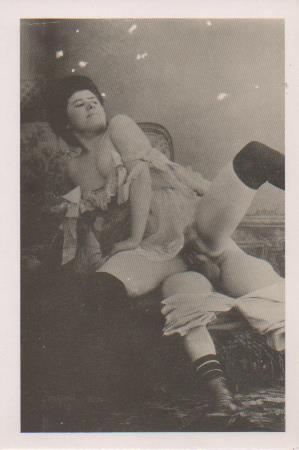 Postal E07185:  Las Mas Bellas Tarjetas Eróticas Siglo XIX y  XX (69)