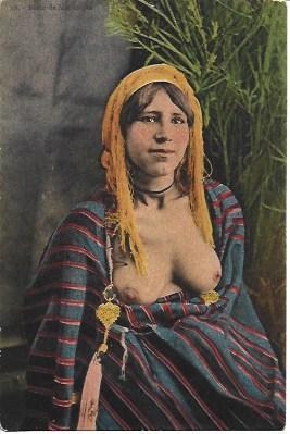 POSTAL A2737: Mujer arabe con velo
