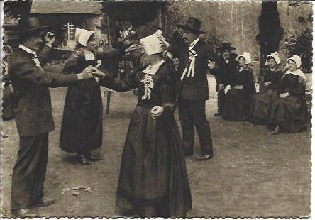 POSTAL A2765: La Bouree en Auvergne