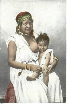POSTAL A2716: Mujer y niño de Argelia