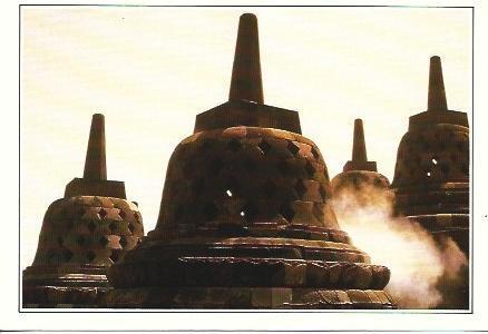 POSTAL A2513: Templo de Borobudur en Indonesia