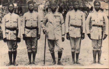 POSTAL PV03119: Soldados de la Guardia Colonial, Guinea Española