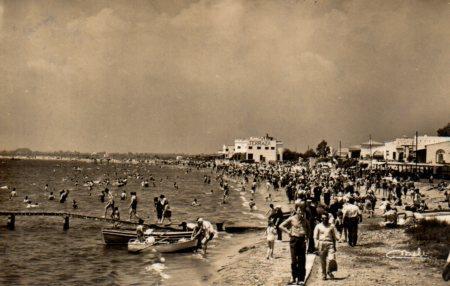 POSTAL PV03130: Bañistas en la playa de Rosas