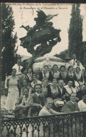 POSTAL PV03349: Profesores de la Universidad de Jaca en Mausoleo a Gayarre en Roncal