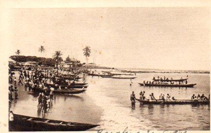 POSTAL PV03226: Cayucos indigenas en Bata, Guinea Española