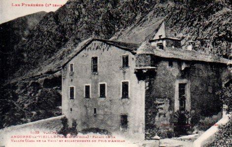 POSTAL PV02649: Vallee d'Andorre, Casa de la Vall. Les Pyrenees 3 serie. Phot Labouche Fr