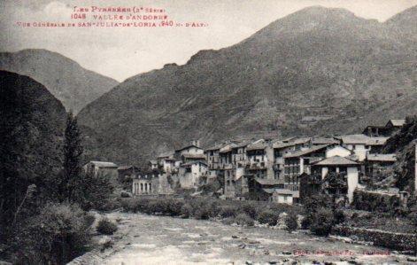 POSTAL PV02635: Vallee d'Andorre, Vue de San Julia de Loria. Les Pyrenees 3 serie. Phot Labouche Fr