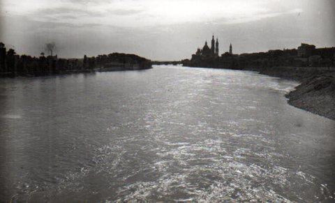 POSTAL PV02680: Rio Ebroo y el Pilar al fondo, Zaragoza