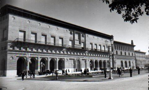 POSTAL PV02682: Ayuntamiento y Palacio de la Lonja en Zaragoza