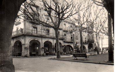 POSTAL PV02538: Plaza de España en Bañolas