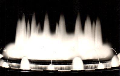 POSTAL PV02541: Fuente luminosa de Montjuich de noche