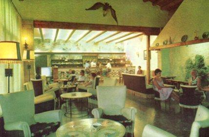 POSTAL PV02503: Salon y bar del Hostal de la Maresma en Calella de la Costa