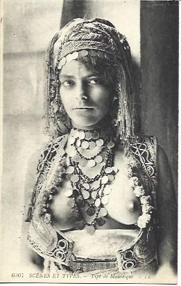 POSTAL A3096: Mujer de Marruecos con joyas