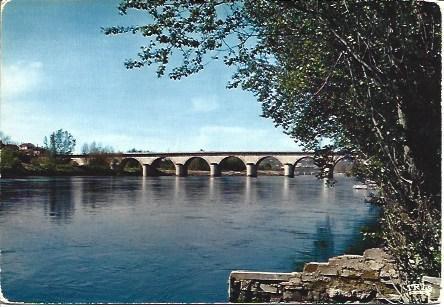 POSTAL A2852: Puente de piedra en Agen