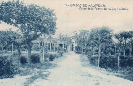 POSTAL PV03643: Paseo de la Fuente del Vichy Catalan en Caldas de Malavella
