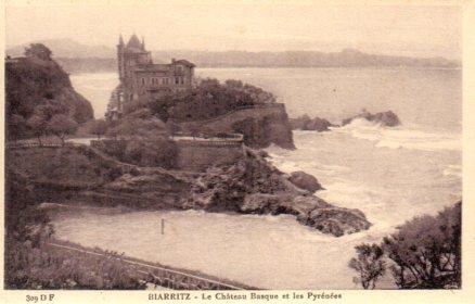 POSTAL PV03752: Biarritz, Le Chateau Basque et les Pyrenees