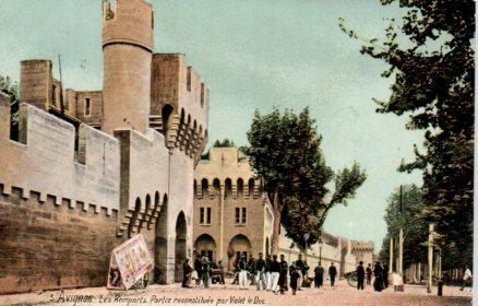 POSTAL PV03743: Avignon Les Remparts