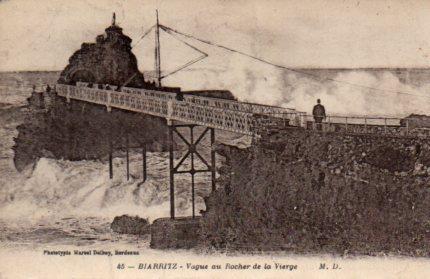 POSTAL PV03501: Vague au Rocher de la Vierge, Biarritz