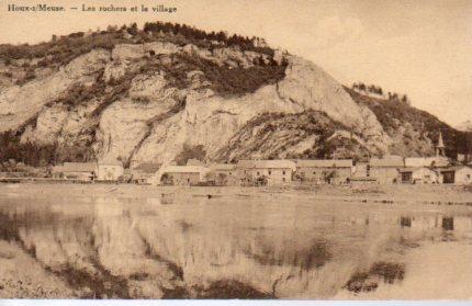 POSTAL PV03491: Les rochers et la village, Houx-s Meuse