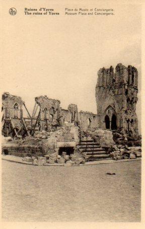 POSTAL PV03438: Place du Mesee et Conciergerie, Ruines d'Ypres