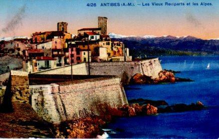 POSTAL PV03516: Les Vieus Remparts et les Alpes, Antibes
