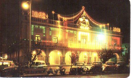 POSTAL PV04233: Palacio municipal de noche en Monterrrey, Mexico