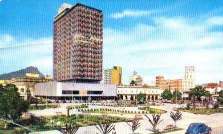 POSTAL PV04236: Plaza Zaragoza y Banco Popular en Monterrey, Mexico