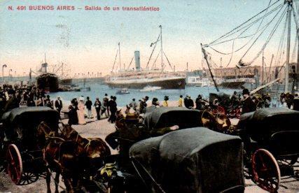 POSTAL PV03884: Salida de un transatlantico en Buenos Aires